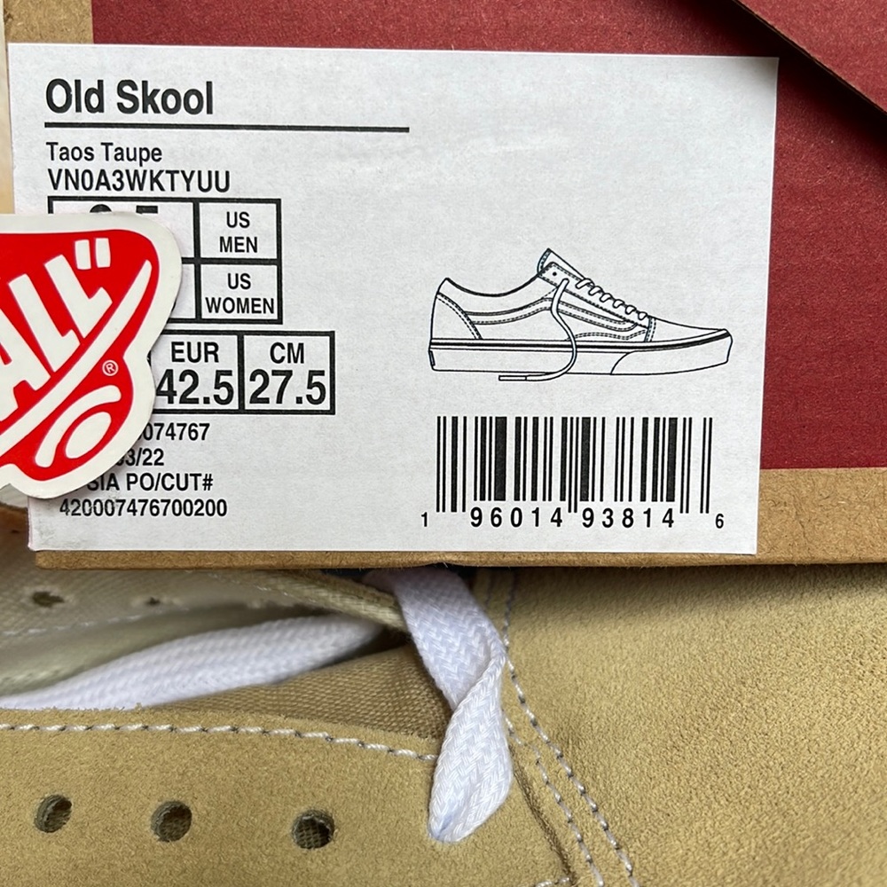 Vans WMNS Old Skool
Taos Taupe
VN0A3WKTYUU
Sneakers G - Picture 16 of 16